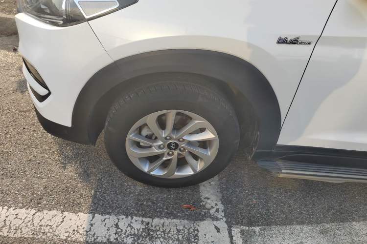 Used Hyundai Tucson 2018 1.6T Dual-Clutch Two-Wheel Drive 15th Anniversary Special Edition Exterior 4