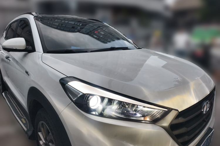 Used Hyundai Tucson 2018 1.6T Dual-Clutch Two-Wheel Drive 15th Anniversary Special Edition Front Right 45 Deg