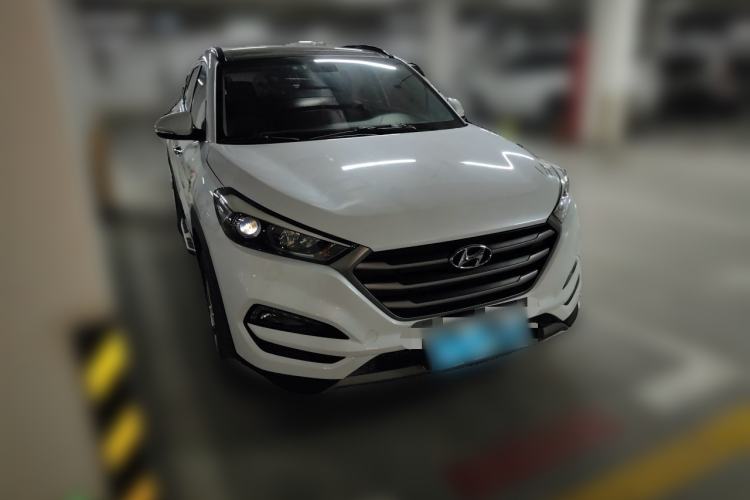 Used Hyundai Tucson 2018 1.6T Dual-Clutch Two-Wheel Drive 15th Anniversary Special Edition Front Right 45 Deg