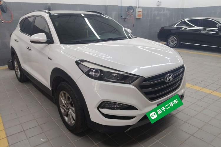 Used Hyundai Tucson 2018 1.6T Dual-Clutch Two-Wheel Drive 15th Anniversary Special Edition Front Right 45 Deg