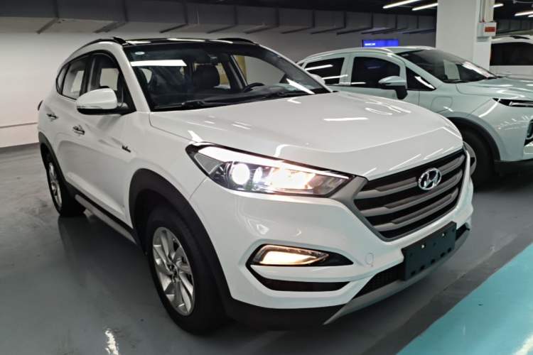 Used Hyundai Tucson 2018 1.6T Dual-Clutch Two-Wheel Drive 15th Anniversary Special Edition Front Right 45 Deg
