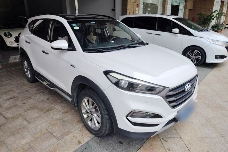 Used Hyundai Tucson 2018 1.6T Dual-Clutch Two-Wheel Drive 15th Anniversary Special Edition Front Right 45 Deg