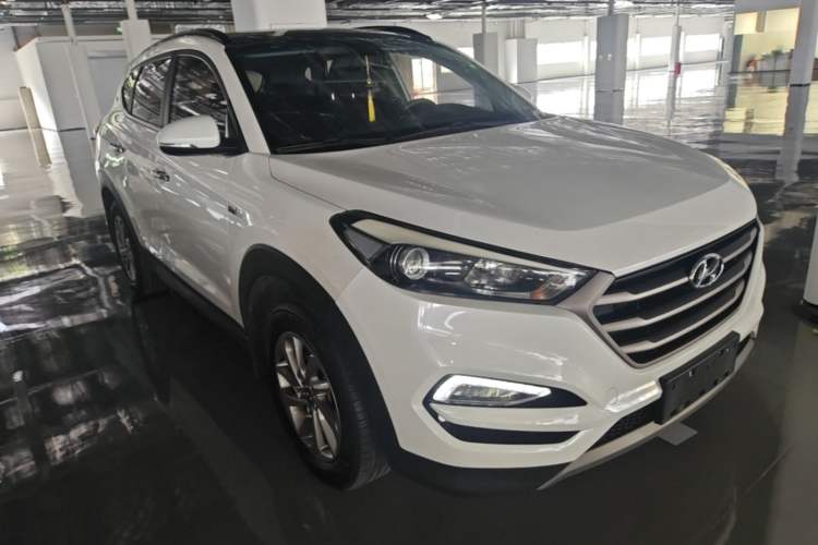 Used Hyundai Tucson 2018 1.6T Dual-Clutch Two-Wheel Drive 15th Anniversary Special Edition Front Right 45 Deg