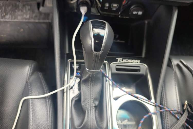 Used Hyundai Tucson 2018 1.6T Dual-Clutch Two-Wheel Drive 15th Anniversary Special Edition Gear Lever