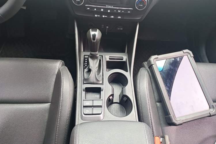 Used Hyundai Tucson 2018 1.6T Dual-Clutch Two-Wheel Drive 15th Anniversary Special Edition Gear Lever