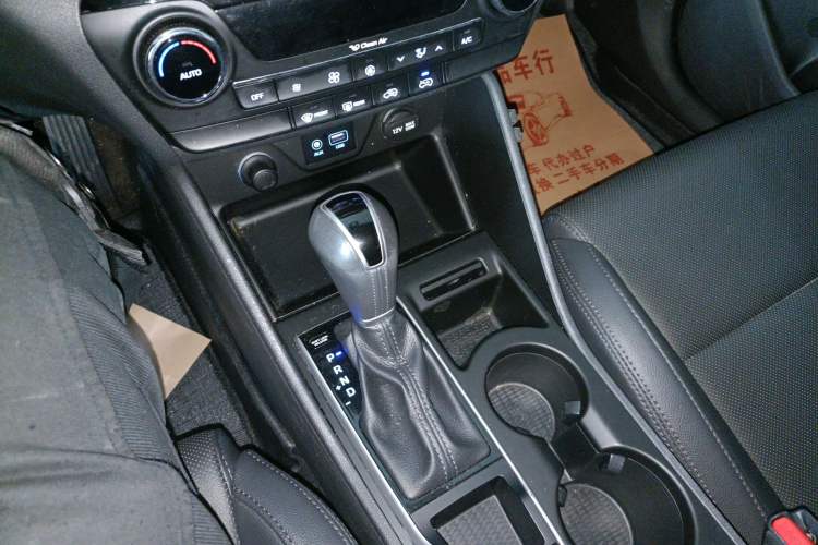 Used Hyundai Tucson 2018 1.6T Dual-Clutch Two-Wheel Drive 15th Anniversary Special Edition Gear Lever