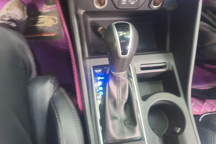 Used Hyundai Tucson 2018 1.6T Dual-Clutch Two-Wheel Drive 15th Anniversary Special Edition Gear Lever