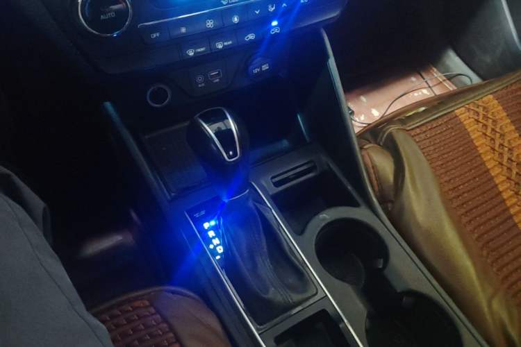 Used Hyundai Tucson 2018 1.6T Dual-Clutch Two-Wheel Drive 15th Anniversary Special Edition Gear Lever