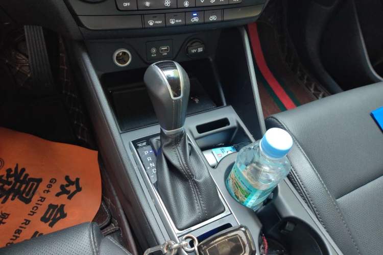 Used Hyundai Tucson 2018 1.6T Dual-Clutch Two-Wheel Drive 15th Anniversary Special Edition Gear Lever