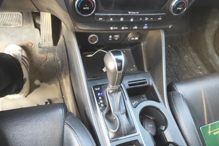 Used Hyundai Tucson 2018 1.6T Dual-Clutch Two-Wheel Drive 15th Anniversary Special Edition Gear Lever