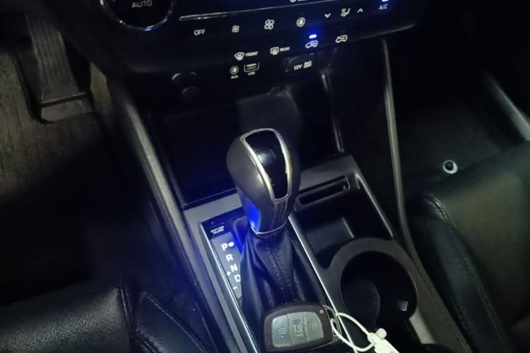 Used Hyundai Tucson 2018 1.6T Dual-Clutch Two-Wheel Drive 15th Anniversary Special Edition Gear Lever