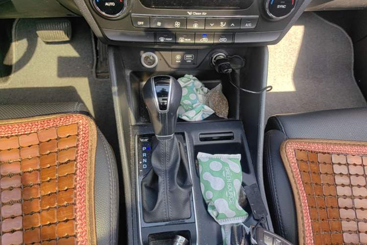 Used Hyundai Tucson 2018 1.6T Dual-Clutch Two-Wheel Drive 15th Anniversary Special Edition Gear Lever