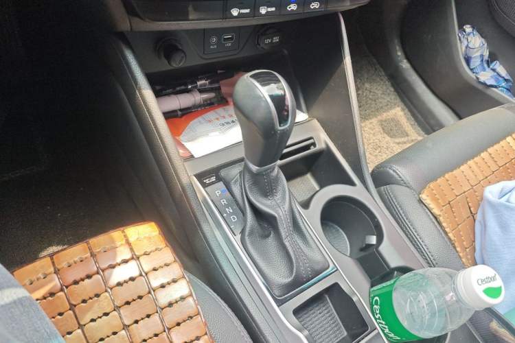 Used Hyundai Tucson 2018 1.6T Dual-Clutch Two-Wheel Drive 15th Anniversary Special Edition Gear Lever