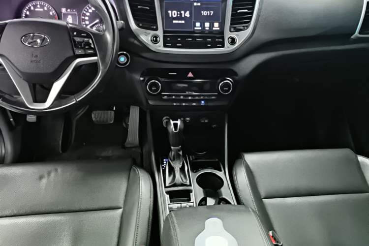 Used Hyundai Tucson 2018 1.6T Dual-Clutch Two-Wheel Drive 15th Anniversary Special Edition Gear Lever