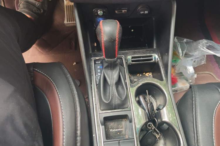 Used Hyundai Tucson 2018 1.6T Dual-Clutch Two-Wheel Drive 15th Anniversary Special Edition Gear Lever