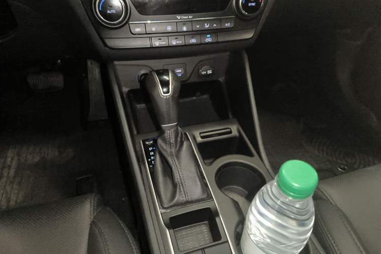 Used Hyundai Tucson 2018 1.6T Dual-Clutch Two-Wheel Drive 15th Anniversary Special Edition Gear Lever
