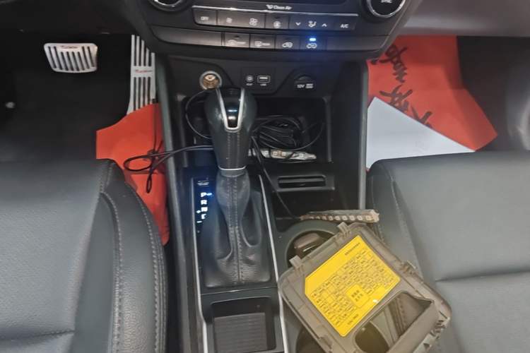 Used Hyundai Tucson 2018 1.6T Dual-Clutch Two-Wheel Drive 15th Anniversary Special Edition Gear Lever