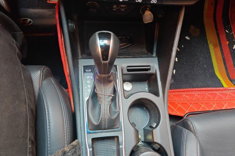Used Hyundai Tucson 2018 1.6T Dual-Clutch Two-Wheel Drive 15th Anniversary Special Edition Gear Lever