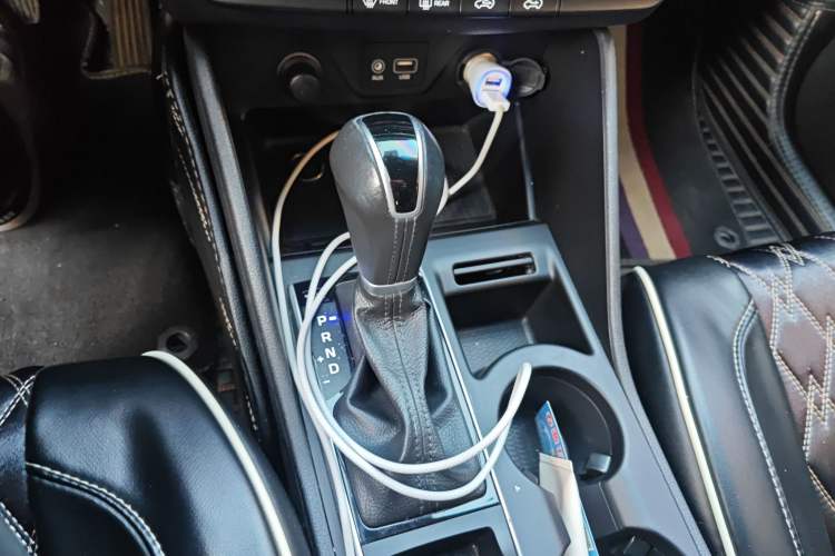Used Hyundai Tucson 2018 1.6T Dual-Clutch Two-Wheel Drive 15th Anniversary Special Edition Gear Lever