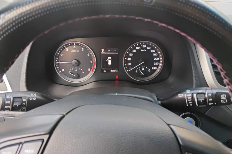 Used Hyundai Tucson 2018 1.6T Dual-Clutch Two-Wheel Drive 15th Anniversary Special Edition Instrument Cluster