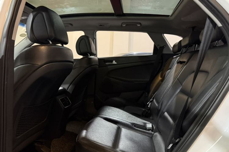 Used Hyundai Tucson 2018 1.6T Dual-Clutch Two-Wheel Drive 15th Anniversary Special Edition Interior 1