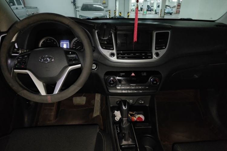 Used Hyundai Tucson 2018 1.6T Dual-Clutch Two-Wheel Drive 15th Anniversary Special Edition Interior 2