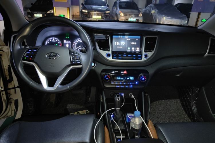 Used Hyundai Tucson 2018 1.6T Dual-Clutch Two-Wheel Drive 15th Anniversary Special Edition Interior 2