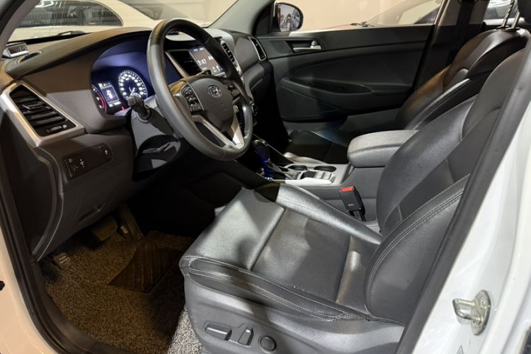 Used Hyundai Tucson 2018 1.6T Dual-Clutch Two-Wheel Drive 15th Anniversary Special Edition Interior 2