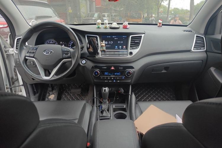 Used Hyundai Tucson 2018 1.6T Dual-Clutch Two-Wheel Drive 15th Anniversary Special Edition Interior 2
