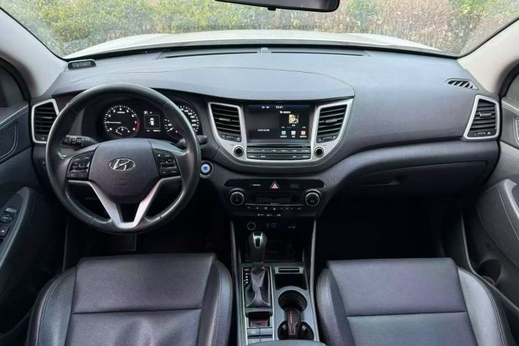 Used Hyundai Tucson 2018 1.6T Dual-Clutch Two-Wheel Drive 15th Anniversary Special Edition Interior 2