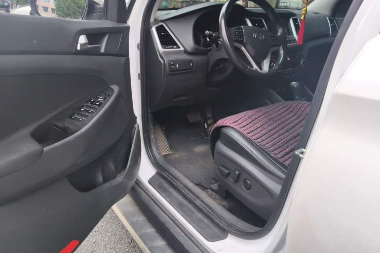 Used Hyundai Tucson 2018 1.6T Dual-Clutch Two-Wheel Drive 15th Anniversary Special Edition Interior 3