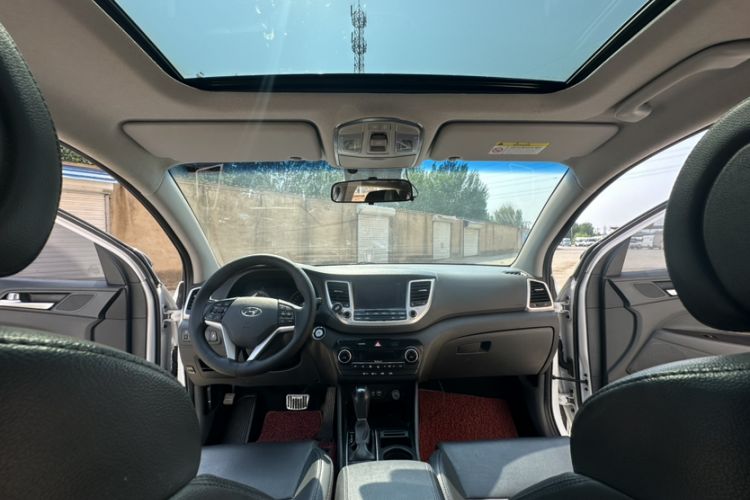 Used Hyundai Tucson 2018 1.6T Dual-Clutch Two-Wheel Drive 15th Anniversary Special Edition Interior 3