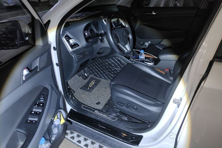 Used Hyundai Tucson 2018 1.6T Dual-Clutch Two-Wheel Drive 15th Anniversary Special Edition Interior 3