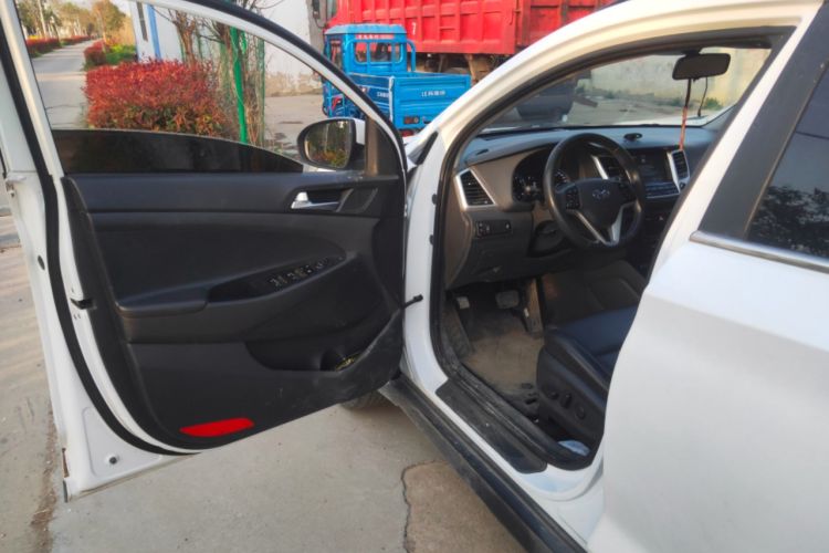 Used Hyundai Tucson 2018 1.6T Dual-Clutch Two-Wheel Drive 15th Anniversary Special Edition Interior 3