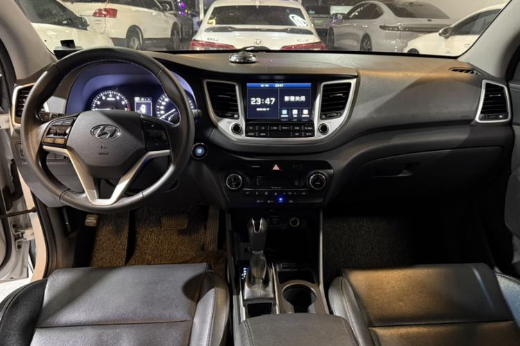 Used Hyundai Tucson 2018 1.6T Dual-Clutch Two-Wheel Drive 15th Anniversary Special Edition Interior 3
