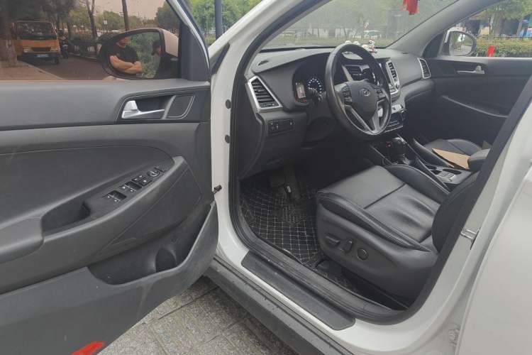 Used Hyundai Tucson 2018 1.6T Dual-Clutch Two-Wheel Drive 15th Anniversary Special Edition Interior 3