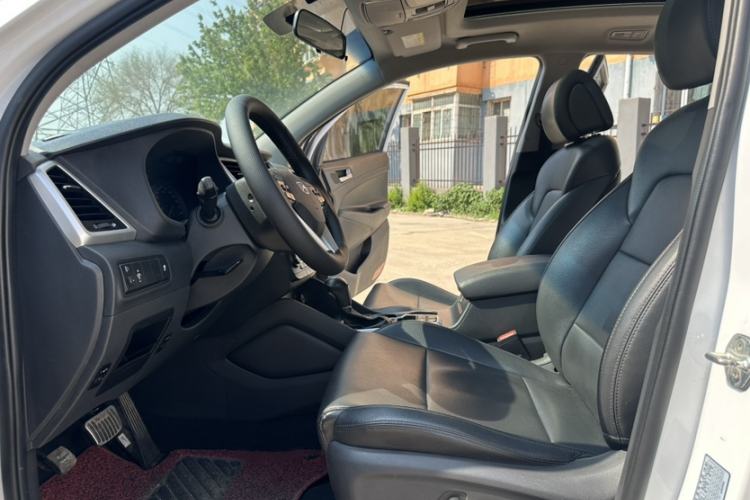 Used Hyundai Tucson 2018 1.6T Dual-Clutch Two-Wheel Drive 15th Anniversary Special Edition Interior 4