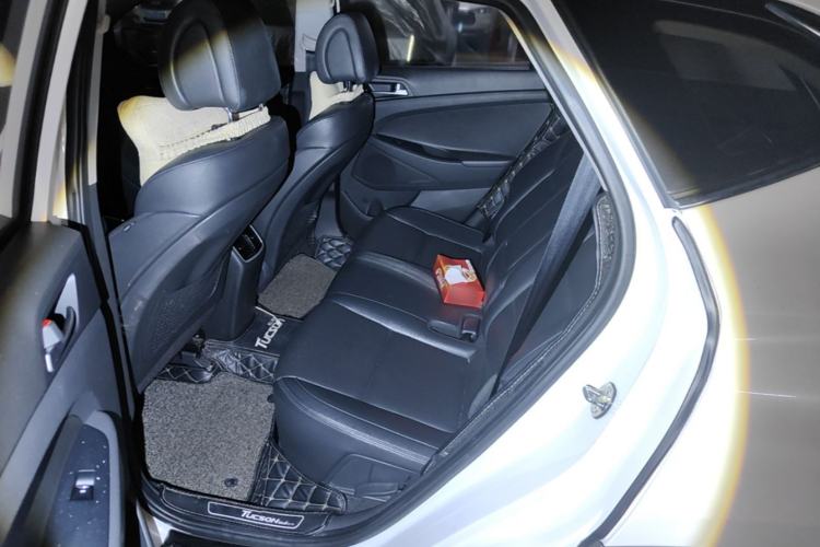 Used Hyundai Tucson 2018 1.6T Dual-Clutch Two-Wheel Drive 15th Anniversary Special Edition Interior 4