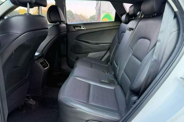 Used Hyundai Tucson 2018 1.6T Dual-Clutch Two-Wheel Drive 15th Anniversary Special Edition Interior 4