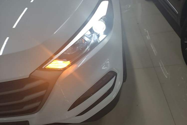 Used Hyundai Tucson 2018 1.6T Dual-Clutch Two-Wheel Drive 15th Anniversary Special Edition Left Front Headlight