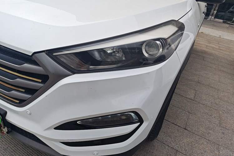 Used Hyundai Tucson 2018 1.6T Dual-Clutch Two-Wheel Drive 15th Anniversary Special Edition Left Front Headlight