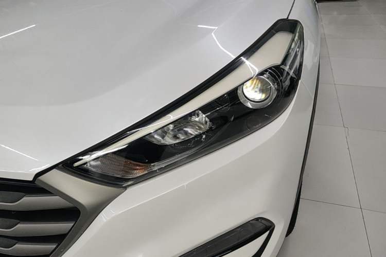 Used Hyundai Tucson 2018 1.6T Dual-Clutch Two-Wheel Drive 15th Anniversary Special Edition Left Front Headlight