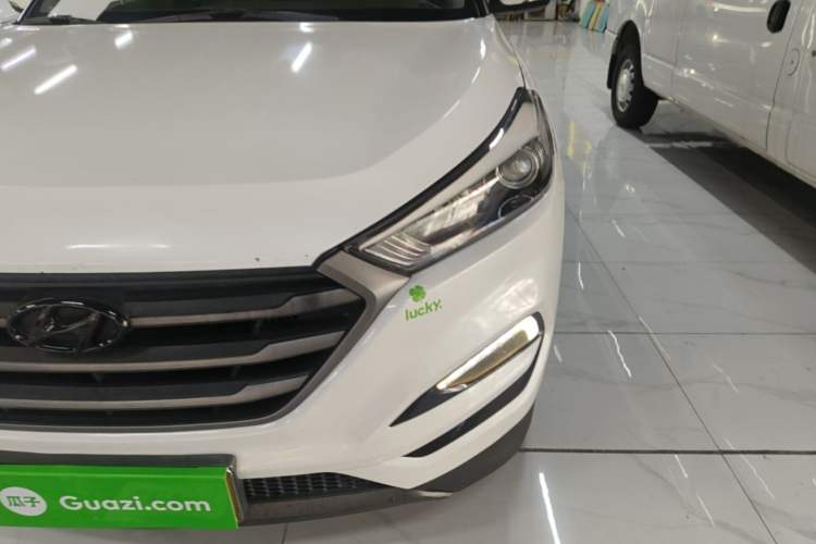 Used Hyundai Tucson 2018 1.6T Dual-Clutch Two-Wheel Drive 15th Anniversary Special Edition Left Front Headlight