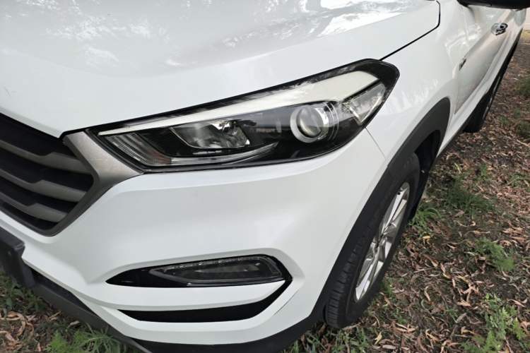Used Hyundai Tucson 2018 1.6T Dual-Clutch Two-Wheel Drive 15th Anniversary Special Edition Left Front Headlight