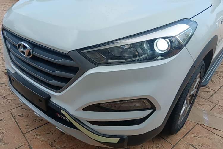Used Hyundai Tucson 2018 1.6T Dual-Clutch Two-Wheel Drive 15th Anniversary Special Edition Left Front Headlight