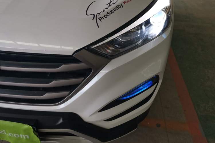Used Hyundai Tucson 2018 1.6T Dual-Clutch Two-Wheel Drive 15th Anniversary Special Edition Left Front Headlight
