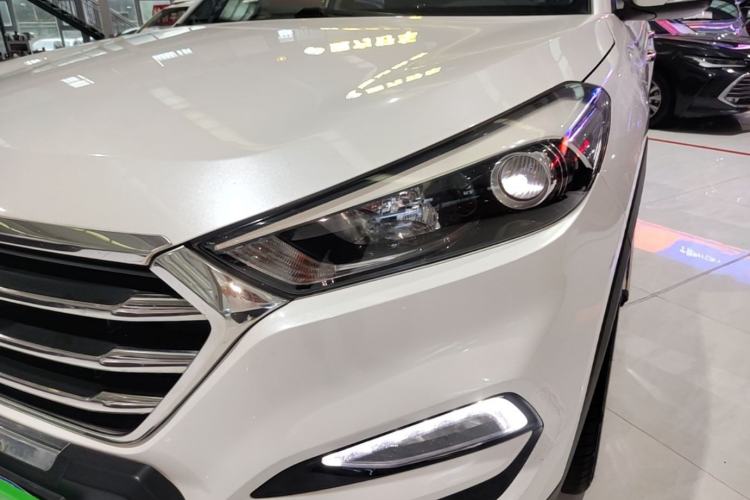 Used Hyundai Tucson 2018 1.6T Dual-Clutch Two-Wheel Drive 15th Anniversary Special Edition Left Front Headlight