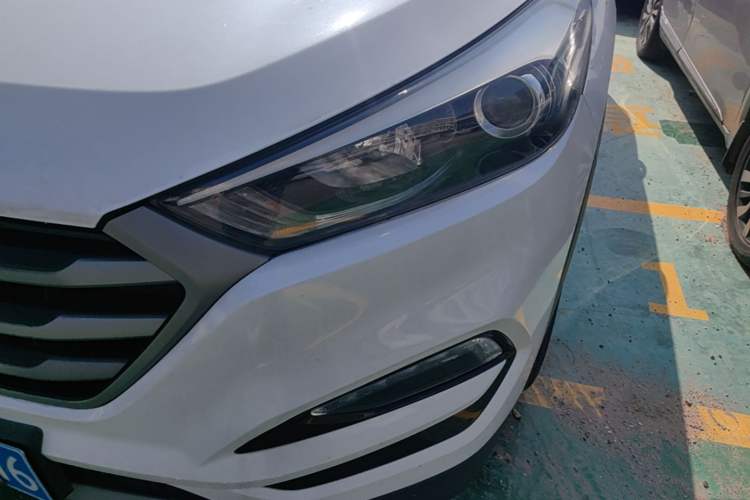 Used Hyundai Tucson 2018 1.6T Dual-Clutch Two-Wheel Drive 15th Anniversary Special Edition Left Front Headlight