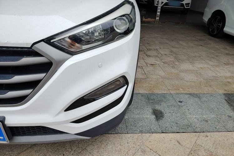 Used Hyundai Tucson 2018 1.6T Dual-Clutch Two-Wheel Drive 15th Anniversary Special Edition Left Front Headlight
