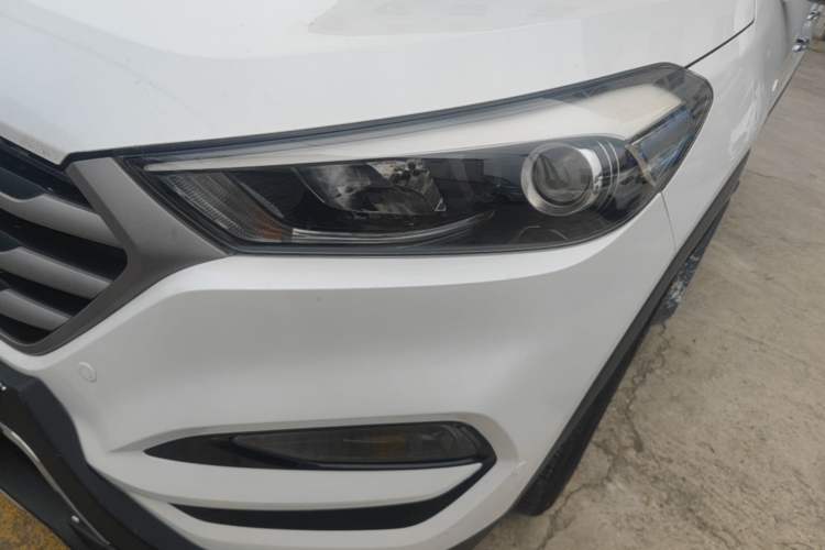 Used Hyundai Tucson 2018 1.6T Dual-Clutch Two-Wheel Drive 15th Anniversary Special Edition Left Front Headlight